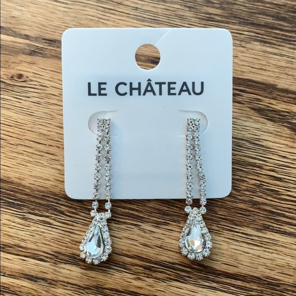 Le Chateau drop earrings NWT
